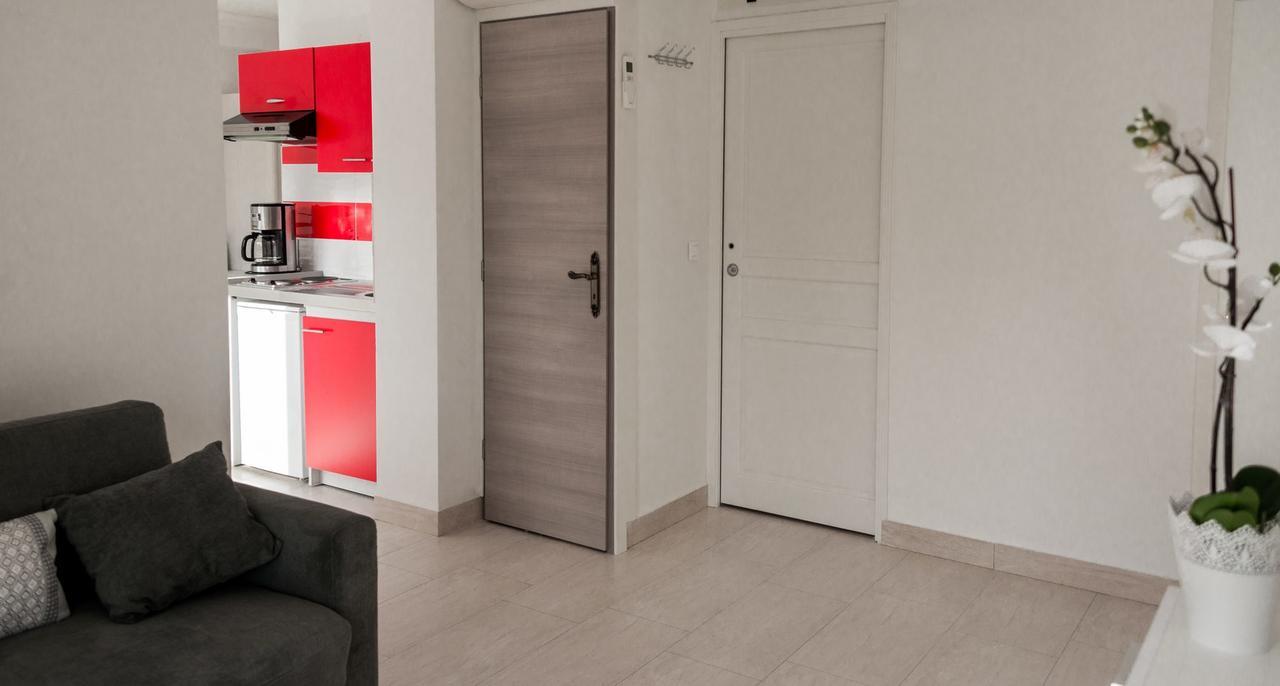 Hotel Et Appartements Reine D'Azur Рокебрюн — Кап-Мартен Экстерьер фото