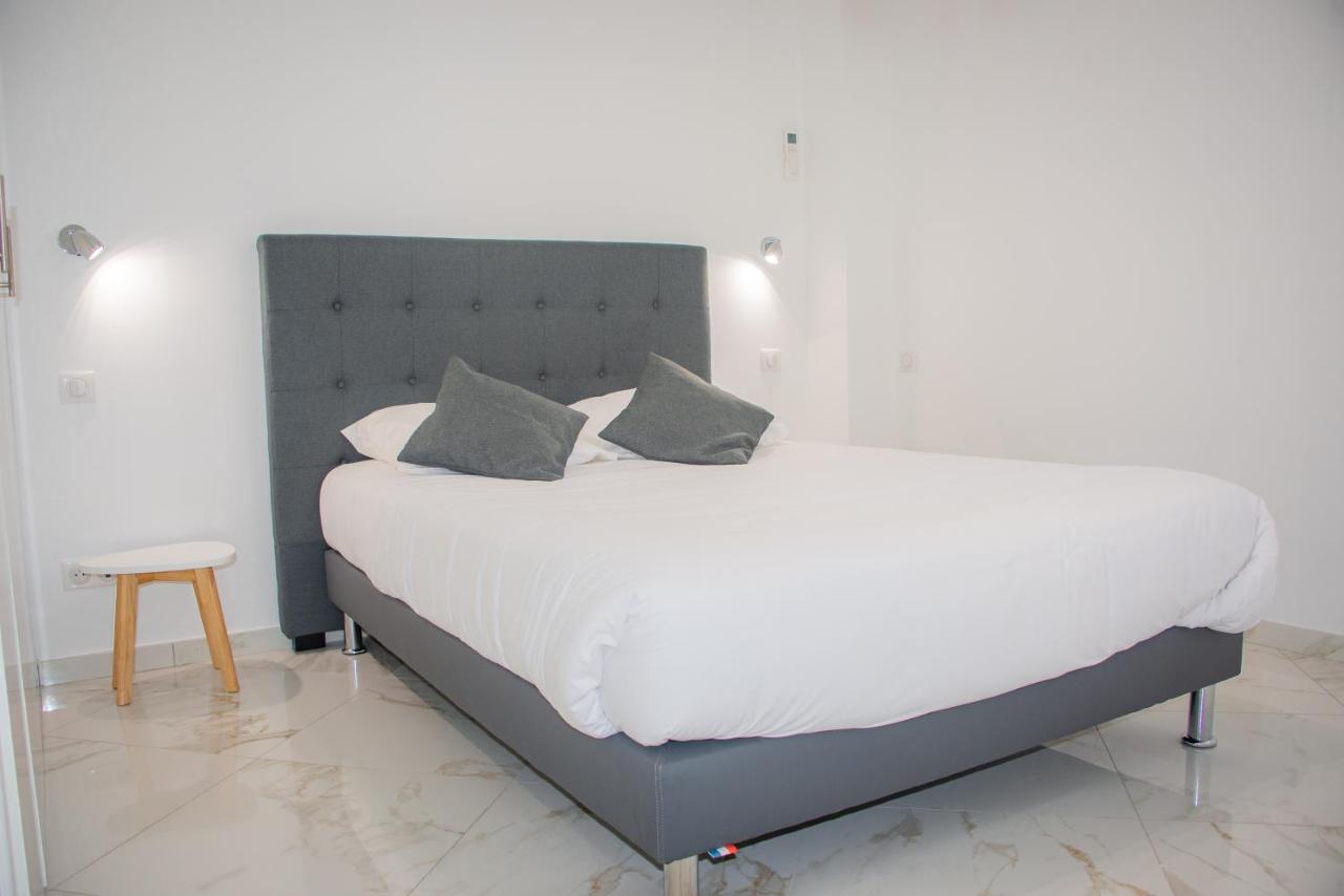 Hotel Et Appartements Reine D'Azur Рокебрюн — Кап-Мартен Экстерьер фото